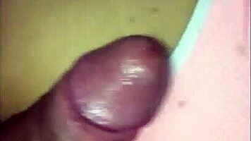 mi hermana deja frotar la polla de mi marido en su culo