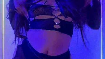 Wow, she shakes her ass while dancing and fucks like a pro!