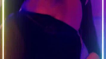 Wow, she shakes her ass while dancing and fucks like a pro!