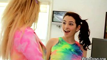 i lick dat petite lesbian box so gud