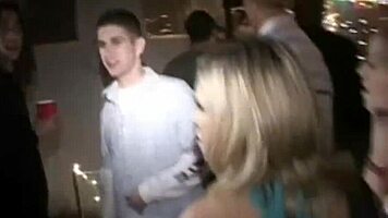 amateur teen 18+ explores herself solo