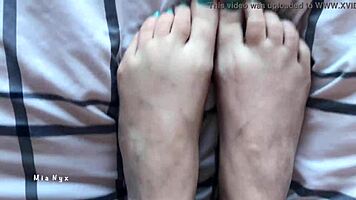 Mianyx Teases with Bare Feet