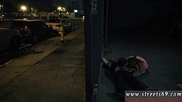 Ragazza in lingerie erotica si prende una penetrazione profonda