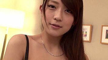 魅惑のリア・カシイがFカップ巨乳をプライベートセッションで魅せる