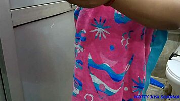 Ever Best XXX Encounter with Hotel Boy in Bathroom - Hotty Jiya Sharma