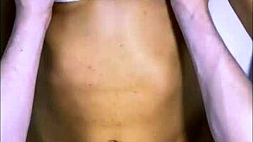 La Madrastra de Su Amiga Ten�a Unas Curvas Impresionantes Que Lo Dejaban Sin Aliento Cada Vez Que La Ve�a