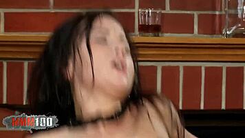 यह पेटाइट 18+ स्लट इतना हार्ड कैसे लेती है?