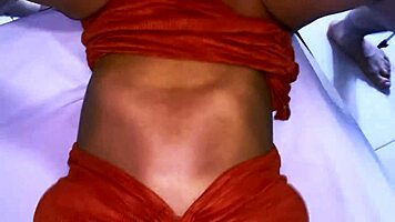 La Madrastra De Su Amiga Siempre Parecía Tan Recatada Y Puritana Pero En La Privacidad De Su Apartamento Se Transformaba En Una Fiera Insaciable Que Disfrutaba Del Sexo Más Salvaje Con Su Amante