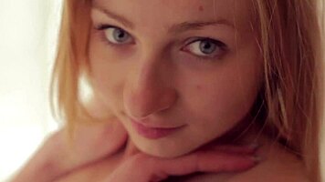 Wow, beautiful Czech teen shows cunt!