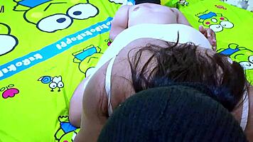 Wow! Indonesian Aunt Squirts Hard During Wild Ride