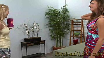 i'm lynn, bisexual wife fuckin' young sexy blonde