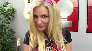 Rocker Natalie gives blowjob with natural tits