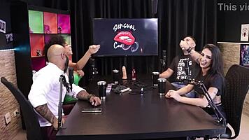 Jaye Summers Blows Big Cock First Time!