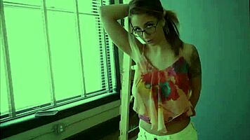 Tânără 18+ cu sâni mari soră vitregă tânjește după atingerea fratelui vitreg POV - Layla London Tony Profane