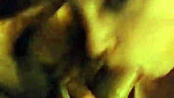 एमेच्योर रेडहेड बेब मॉन्स्टर लंड गले तक चूसती क्लोजअप में हार्डकम फेशियल