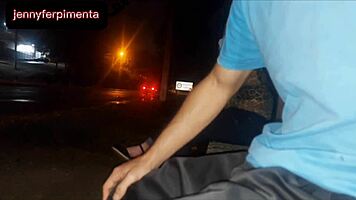 SÉRIO, EU CORRO O RISCO DE COLOCAR MEU PAU NA FRENTE DESSA JOVEM ESPERANDO O ÔNIBUS - COMO ELA VAI REAGIR?