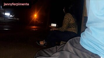 SÉRIO, EU CORRO O RISCO DE COLOCAR MEU PAU NA FRENTE DESSA JOVEM ESPERANDO O ÔNIBUS - COMO ELA VAI REAGIR?