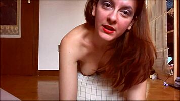 Hey, Nicoletta is your dirty slave with those sweaty feet, ready for domination