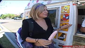 ξανθιά έφηβη 18+ 18+ με φούστα μαζεύεται για άγρια διασκέδαση