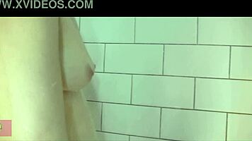 Ruby Sparkle has a relaxing date night with bathing in the shower