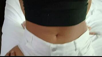 Stemor tilbyr munn og rumpe til stesønn i morgens møte med Candice Dare