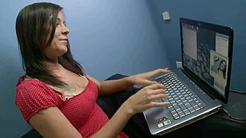 Sexy Brunette Wet Pussy Fucking