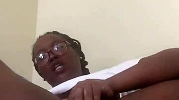 College teen fingers her juicy pussy 😍