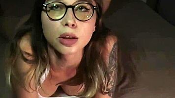 Studentessa Disperata Affronta Sfida Sborra Pazza per Soldi