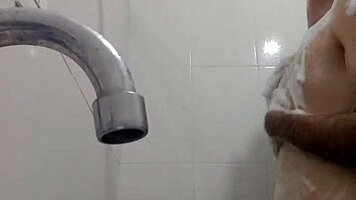 rico baño with big teen cock