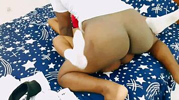 नाइटक्लब से उठाई, अब रॉ रफ चोदाई में सिसकारी भर रही है