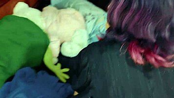 grabo mi novia gotica colegiala chupando y follando, me corro en su chepita llena de leche 😈