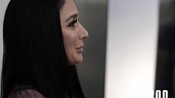 Sheena Ryder's Public Outdoor Fun With Ricky Spanish