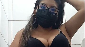 Colombian teen masturbates intensely in bathroom after horny invitation