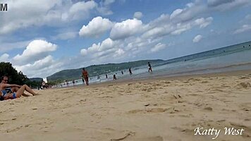 Girl flashes her pussy without panties while eating sushi on a crowded public beach