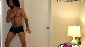 Harley King invites BBC for a steamy shower session 😏