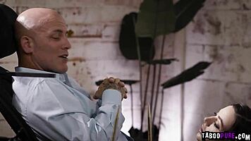 Whitney Wright Pleases Young Stud's Cock With Deepthroat, Rimjob, And Intense Fucking