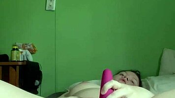 Horny MILF plays with her pussy teasingly