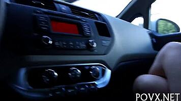 Порно модел Джоди Тейлър смуче кур твърдо