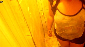 diario de uma atriz porno lavando o banheiro na quarentena 😏