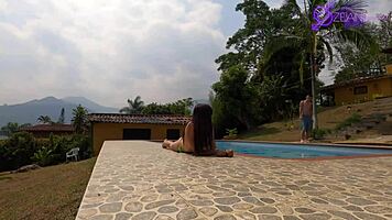 Sexo En La Picina Con Una Amiga