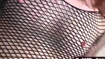 Teen kurva suché humping horny chlapa v minisukni a kalhotkách, dráždí zrzavým šarmem!