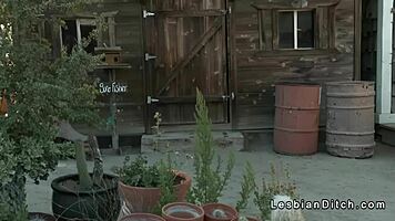 lesbian teen 18+ scissoring and fingering in motel hideout