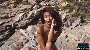 小巧墨西哥18+辣妹卡罗莱纳·雷耶斯在海滩完全裸露，感觉暴露