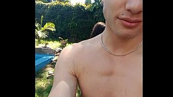 Ayun Creams Ebony In Pool