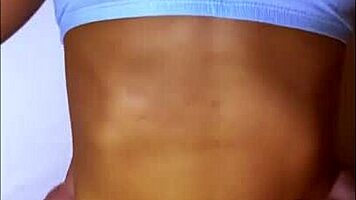 la estudiante de intercambio se qued en el apartamento de su tutor masculino y aunque su relacion era estrictamente profesional ella no podia evitar sentirse atraida por el