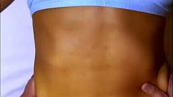 la estudiante de intercambio se qued en el apartamento de su tutor masculino y aunque su relacion era estrictamente profesional ella no podia evitar sentirse atraida por el