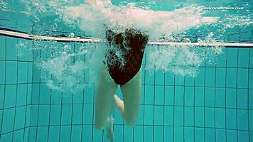 hot hairy vesta gets wet underwater in pool