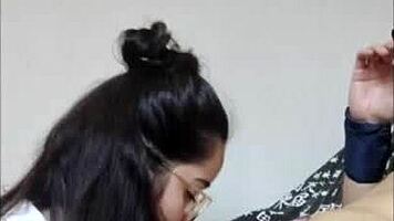 Novinha Nerd White Moon Boldly Sucks Favelado on Webcam in Amateur Couple Scene