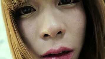 Ladyboy Naomi delivers a steamy HANDJOB in Bangkok