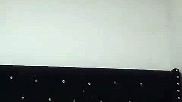 jejeje my boyfriend left me alone so i video call my lover